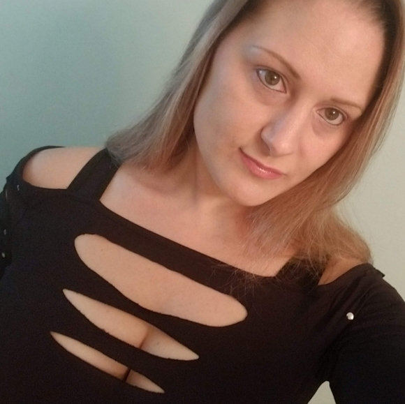 Meet your Posher, Ashley! - Picture 3 of 12